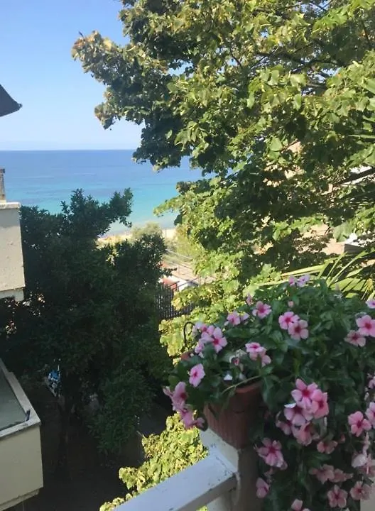 Marija Apartment With A Sea View Terrace! Nea Moudania Greece